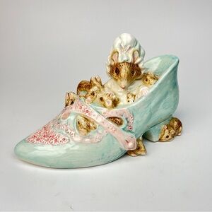 Beatrix Potter 90s Ceramic Music Box Mice in Victorian Shoe Nursery Rhyme Decor